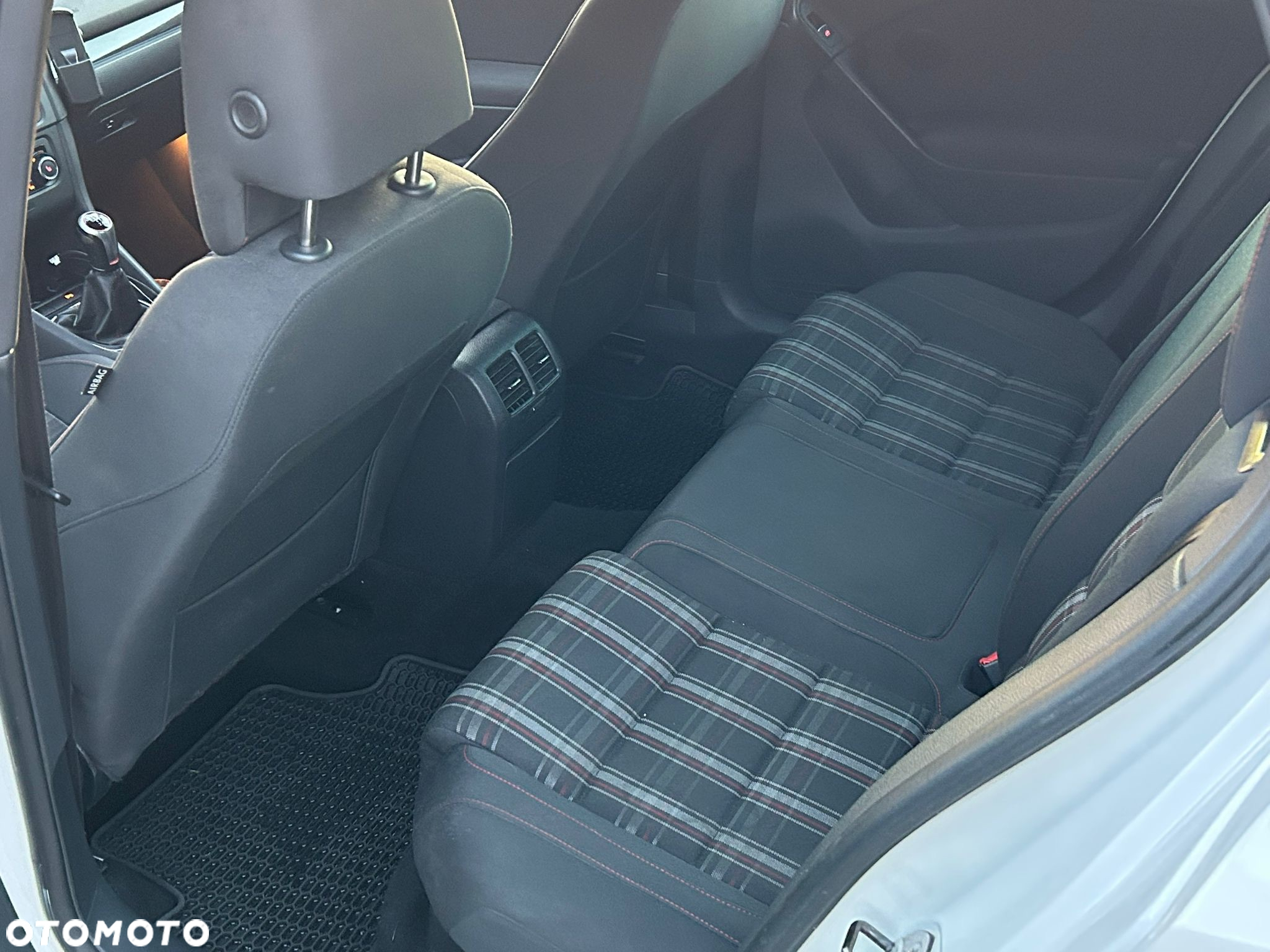 Volkswagen Golf VI 2.0 TSI GTI - 11