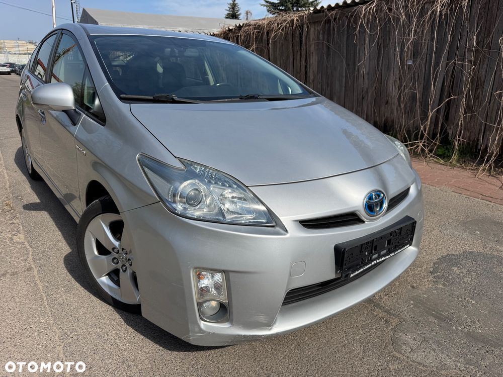 Toyota Prius (Hybrid) Life - 1