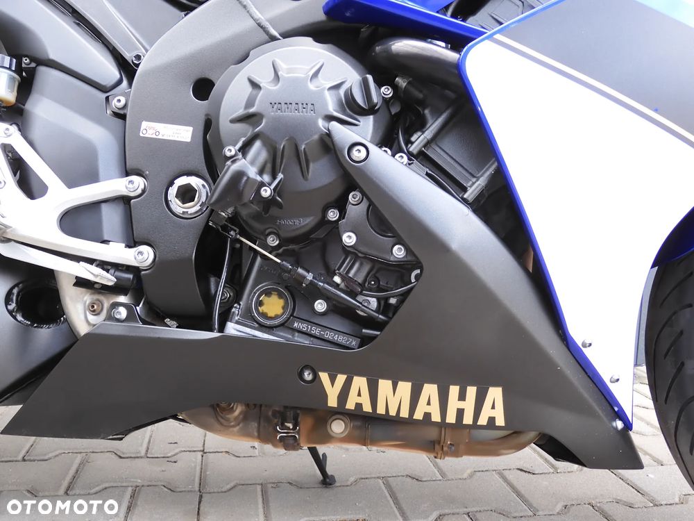 Yamaha R1 - 15