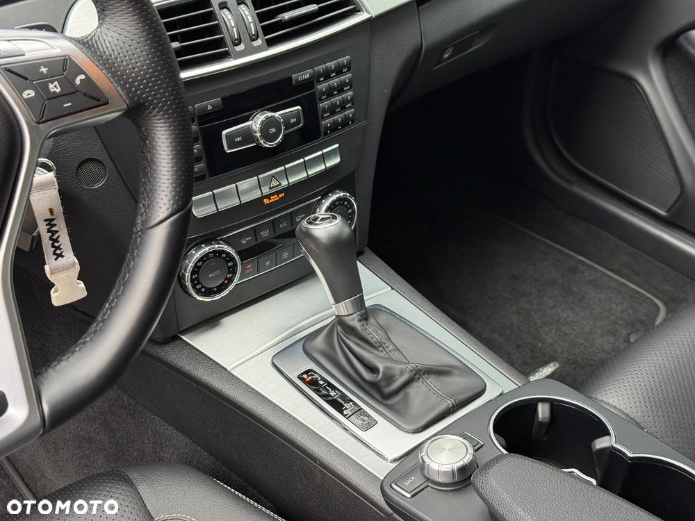 Mercedes-Benz Klasa C 250 CGI BlueEff Sport - 19