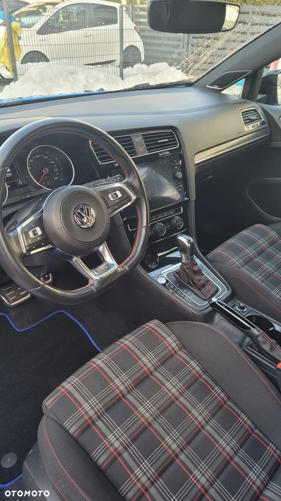 Volkswagen Golf - 23