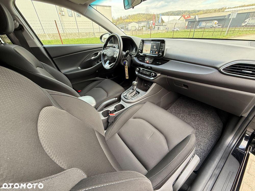 Hyundai i30 1.6 D Comfort DCT - 23