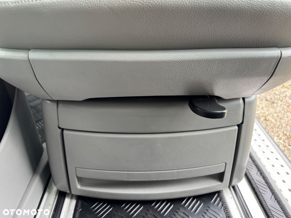 Volkswagen Multivan - 18
