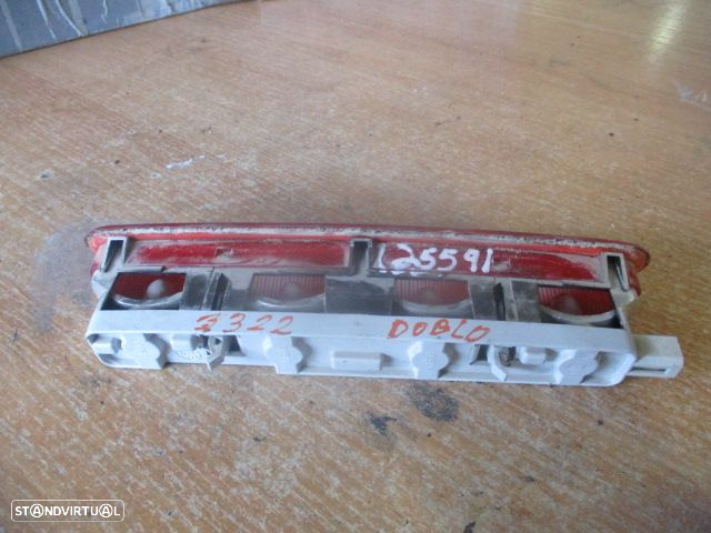 Farol Tras Stop2559 FIAT DOBLO CARGO 2014 1.3 JTD 90CV 5P BRANCO 3 Stop - 2