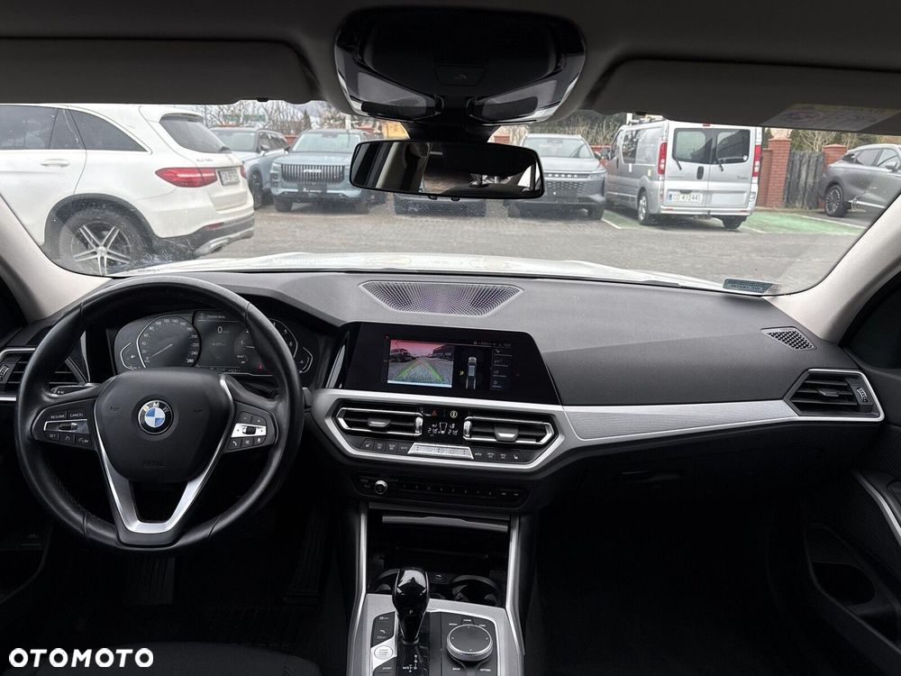 BMW Seria 3 318i Advantage - 9