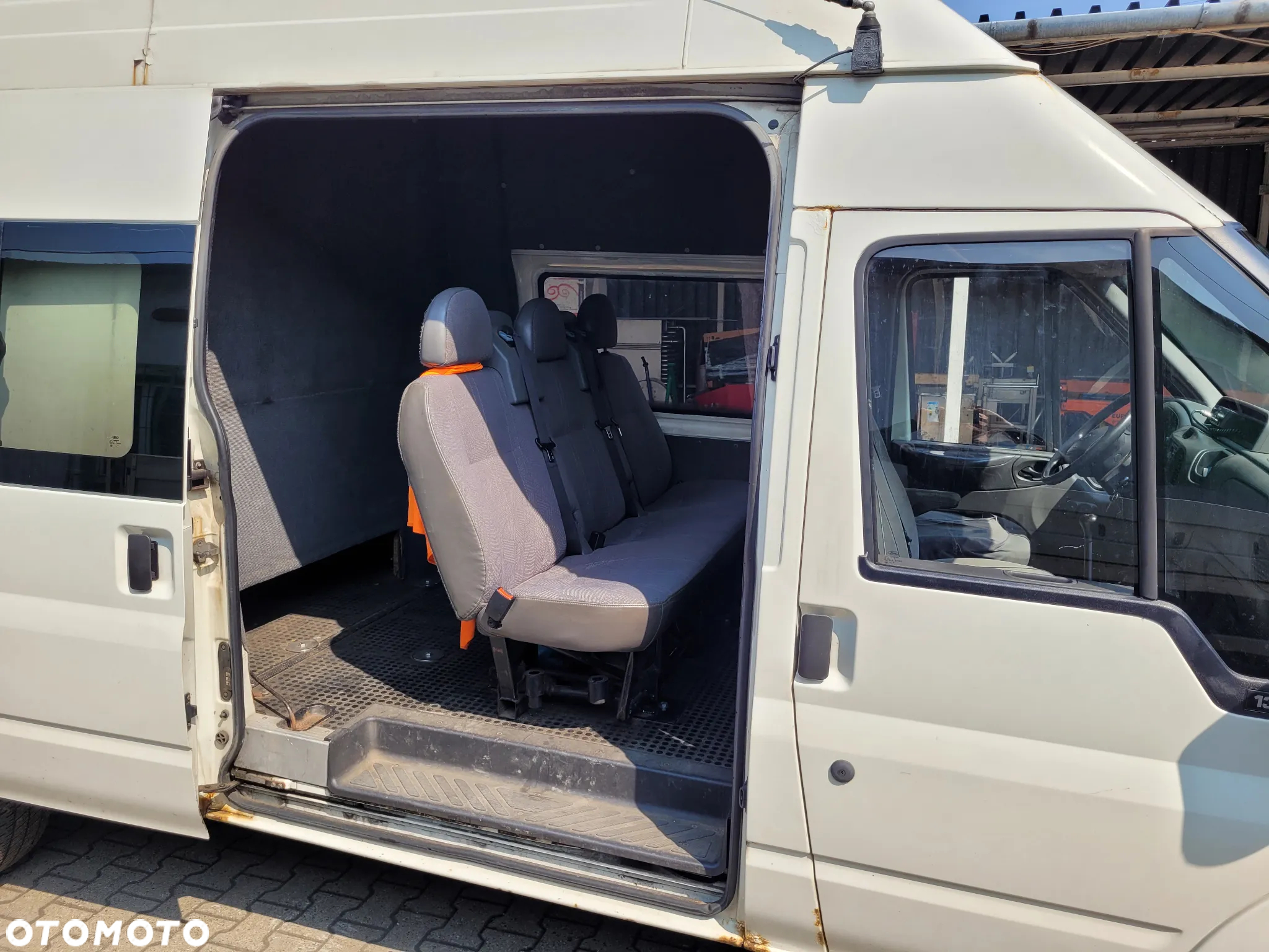 Ford Transit 350L - 11