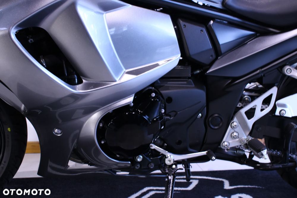 Suzuki GSX - 28