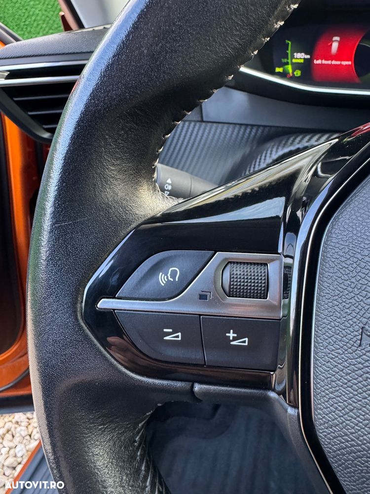 Peugeot 2008 PureTech 100 Allure - 16