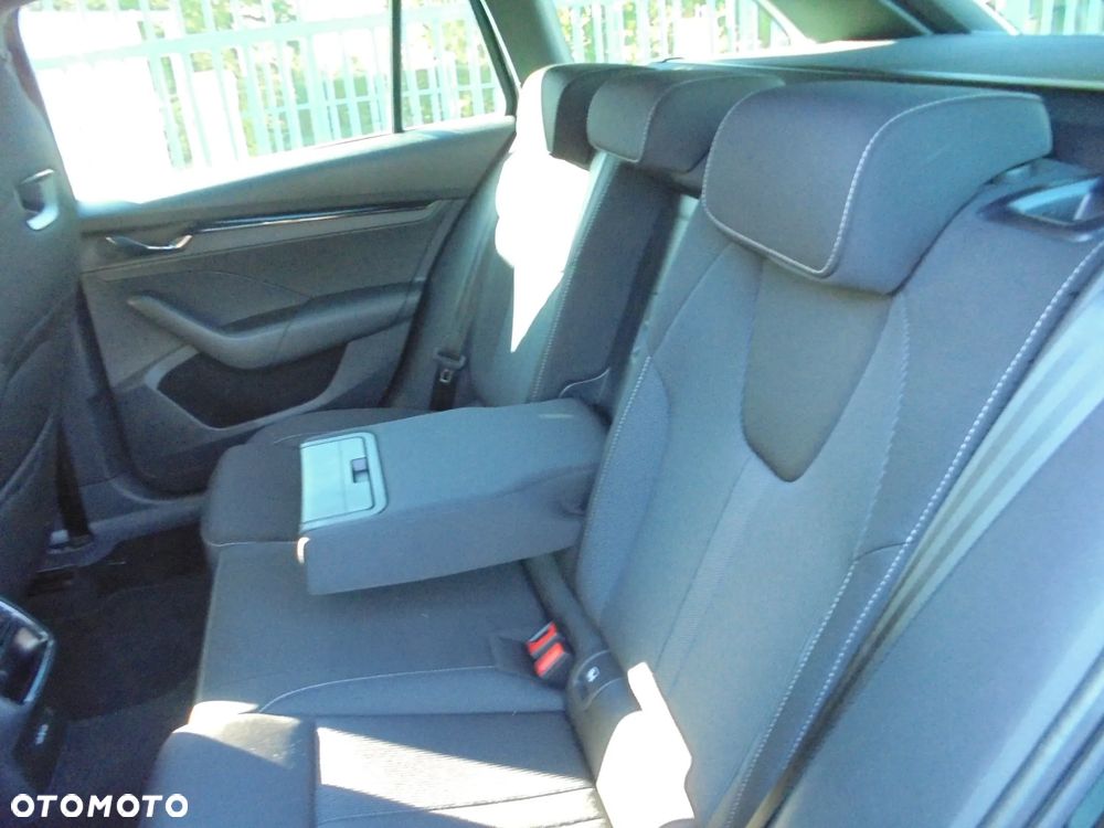 Skoda Octavia 2.0 TDI DSG Sportline - 11