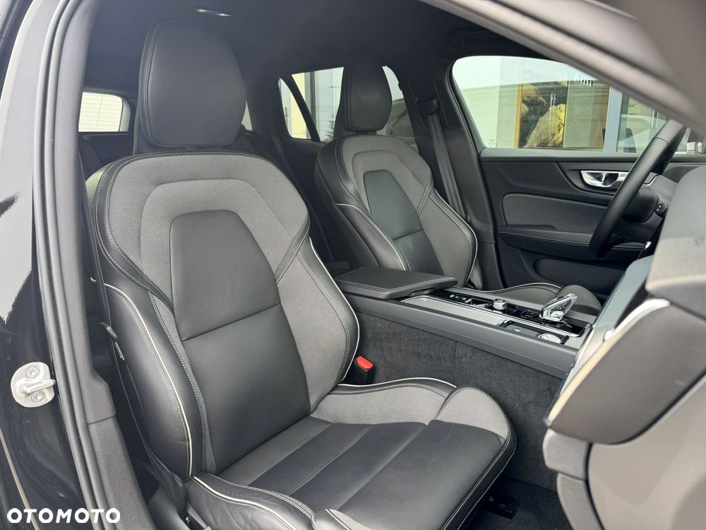 Volvo V60 B4 B Plus Dark - 16