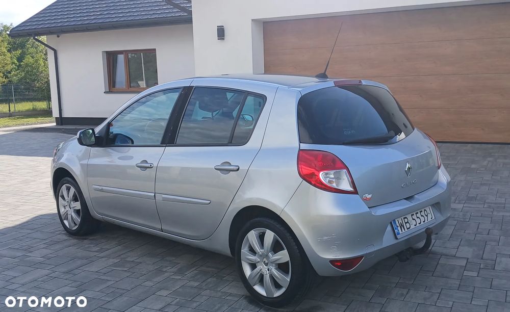 Renault Clio 2009 photo 2