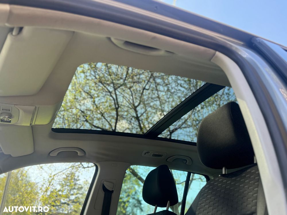 Volkswagen Tiguan 2.0 TDI DPF 4Motion Track & Avenue - 17