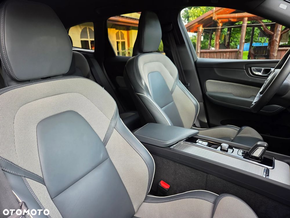 Volvo XC 60 B4 D AWD Ultimate Bright - 26