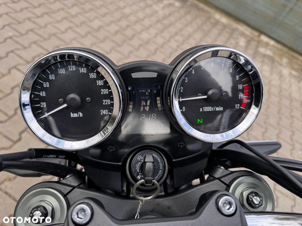 Kawasaki Z 900 RS - 12