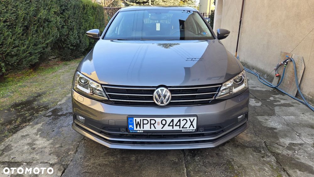 Volkswagen Jetta - 2