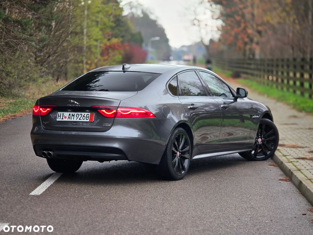 Jaguar XF 2.0 i4D AWD R-Sport - 4