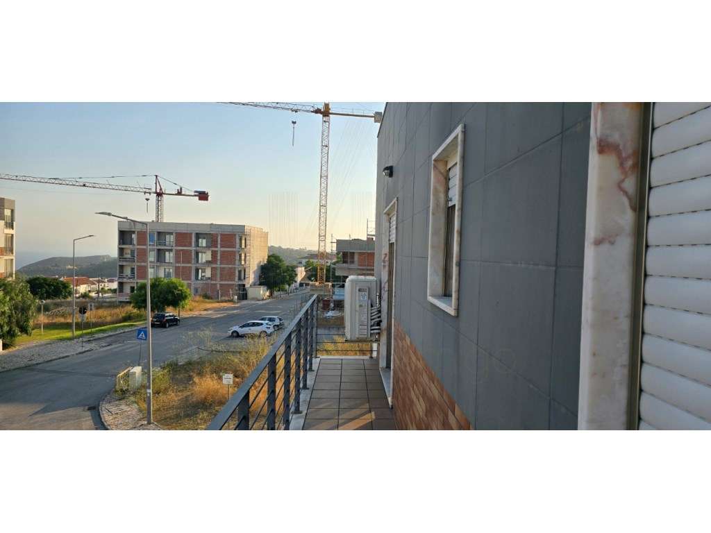 Moradia T3 em banda duplex com garagem box - Grande imagem: 2/27