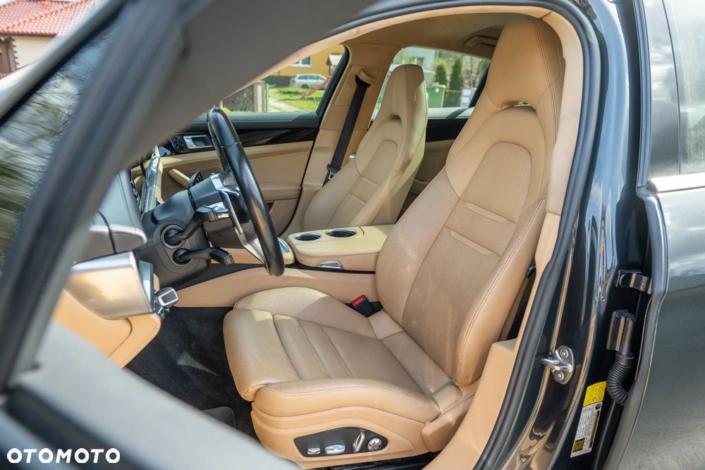 Porsche Panamera - 24