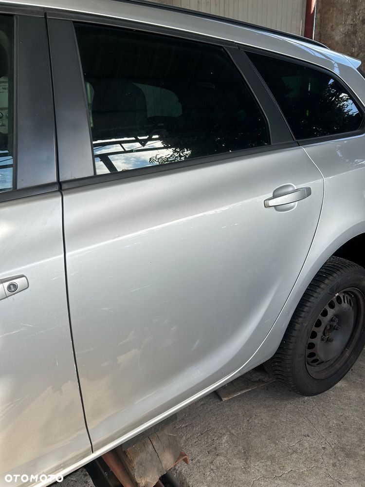 Drzwi lewy tył kombi kompletne Opel  Astra J Z176 - 1
