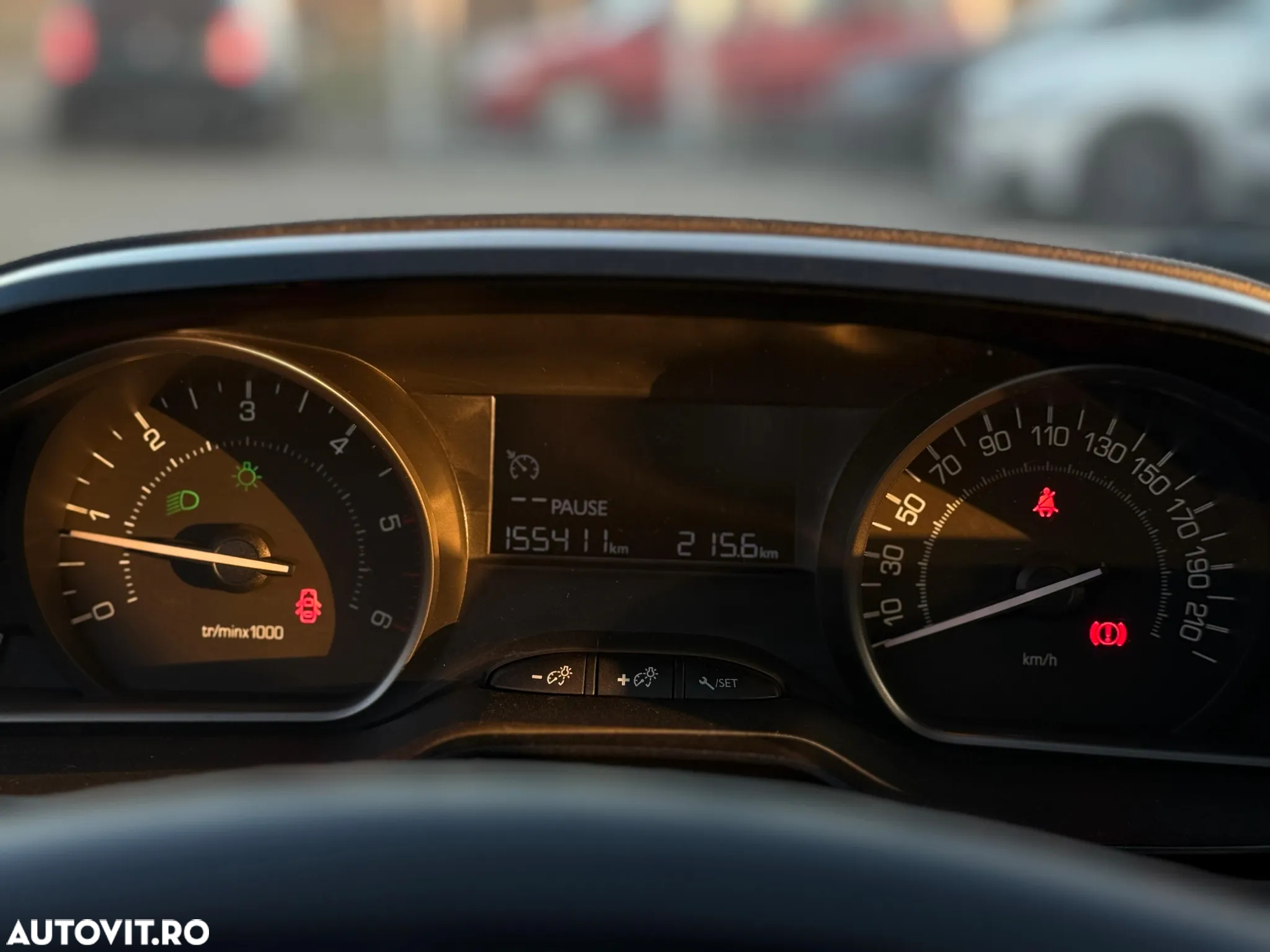Peugeot 208 1.6 e-HDi FAP STT Allure - 5