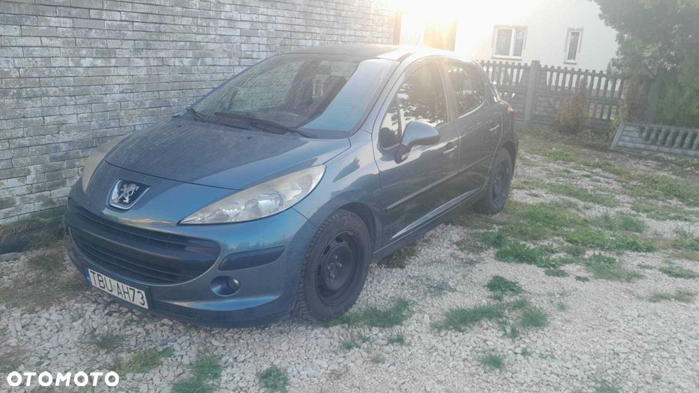 Peugeot 207 - 1