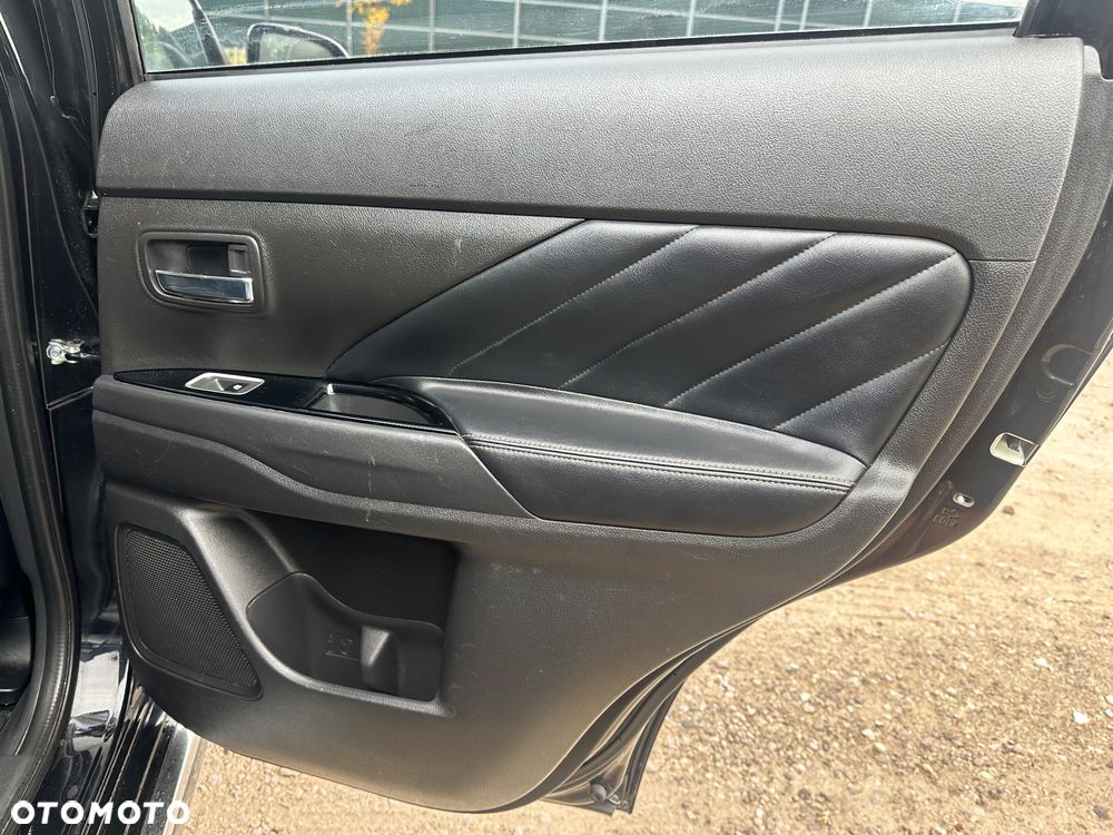 Mitsubishi Outlander 2.0 4WD Top - 30