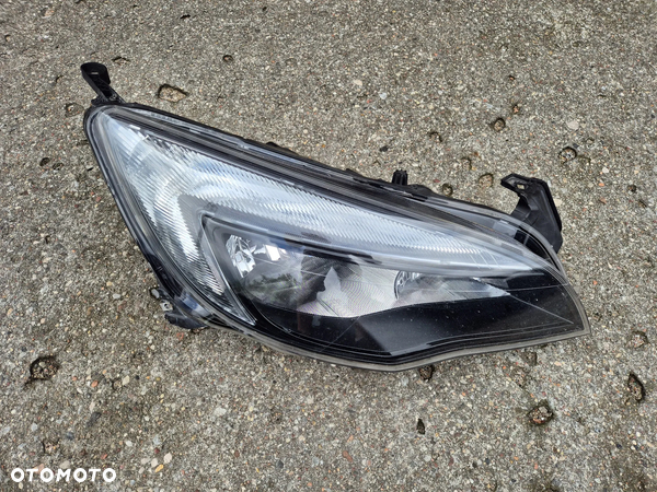 Opel Astra IV J lifting 12- reflektor przedni prawy lampa EU