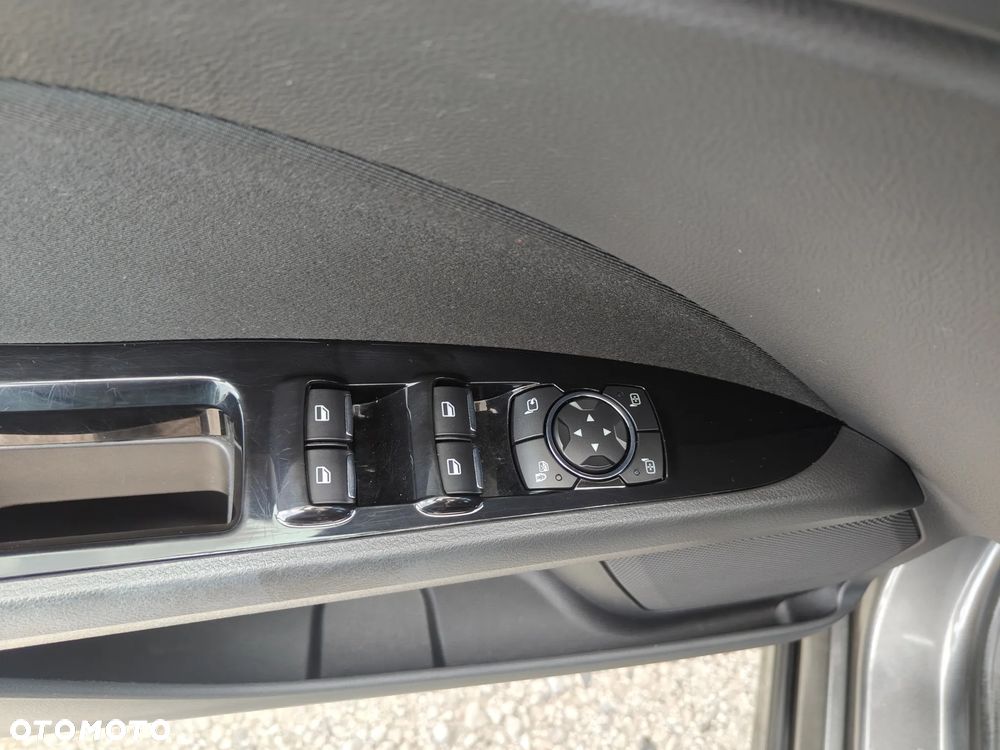 Ford Mondeo - 35