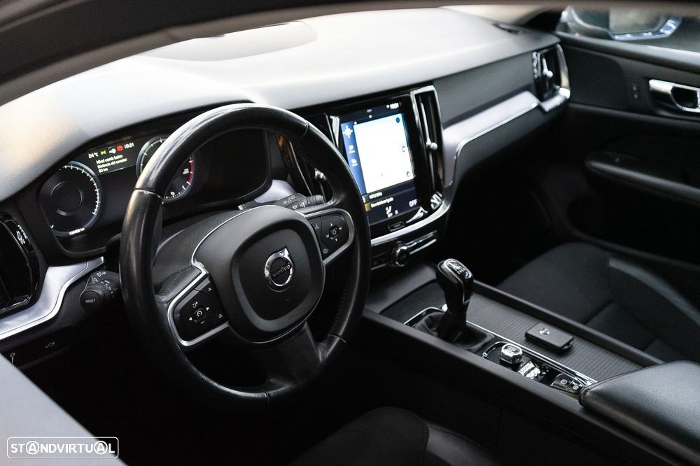 Volvo V60 2.0 D3 Momentum - 5