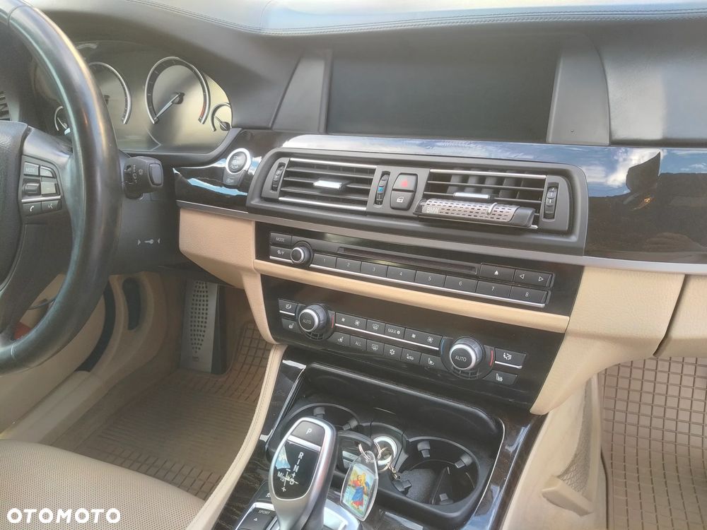 BMW Seria 5 535d xDrive - 16