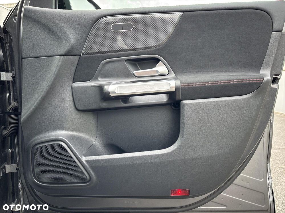 Mercedes-Benz GLB - 16