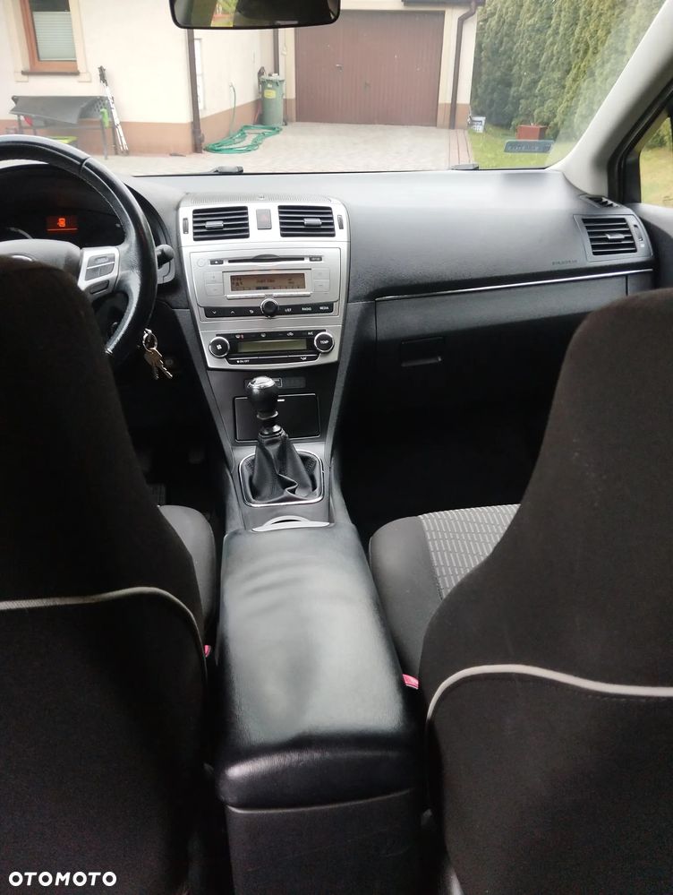 Toyota Avensis - 8