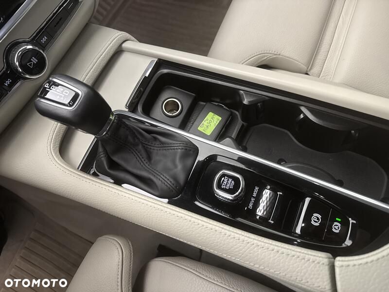 Volvo S90 D4 SCR Momentum Pro - 16