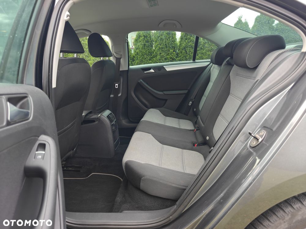 Volkswagen Jetta - 14
