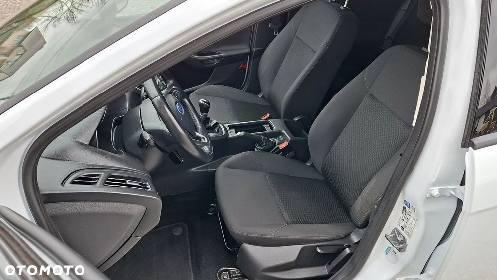 Ford Focus 1.0 EcoBoost Trend - 24