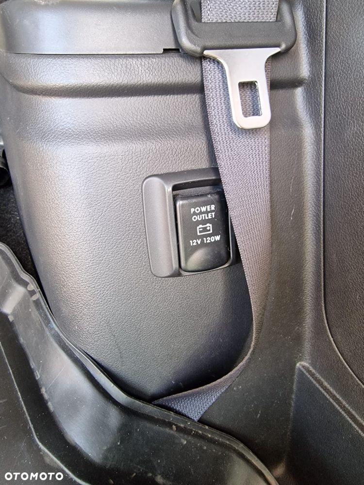 Mitsubishi Outlander 2.0 Intense + Navi 4WD CVT - 23