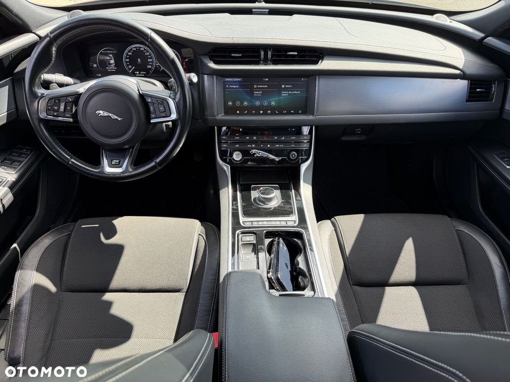 Jaguar XF 2.0 i4D R-Sport - 11