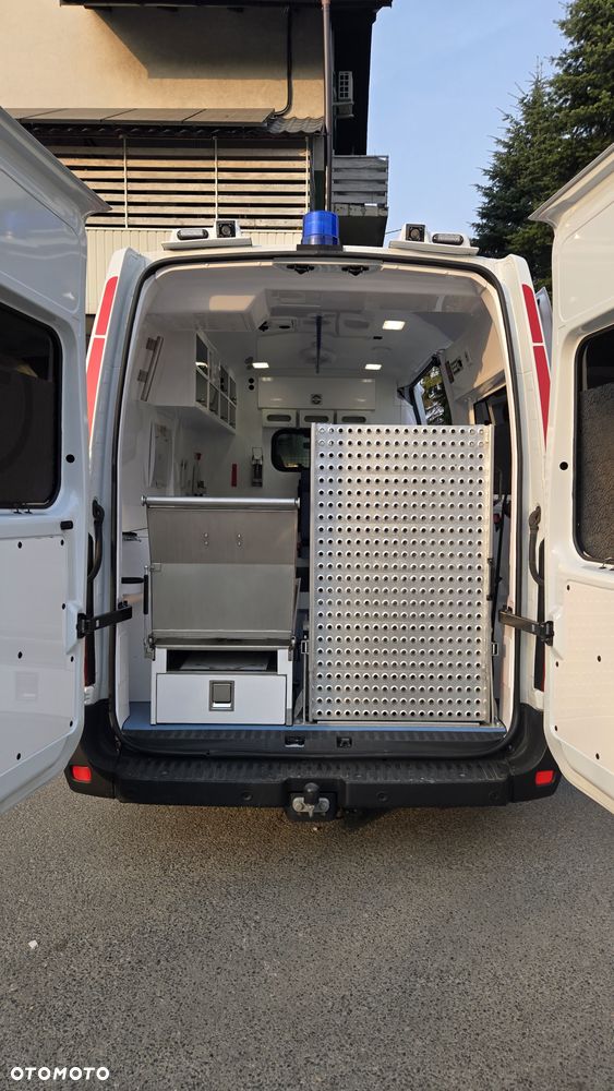 Renault Master Ambulans karetka - 13
