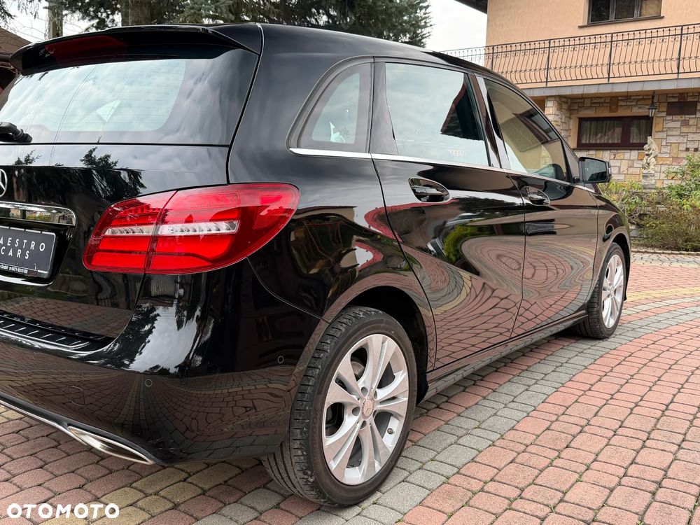 Mercedes-Benz Klasa B 180 UrbanStyle Edition - 9