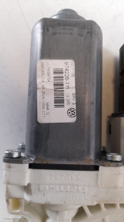 MOTOR ELEVADOR VIDROS TRASEIRO TRÁS DIREITO ORIGINAL 974226111 VW PASSAT VARIANT C5 - 6