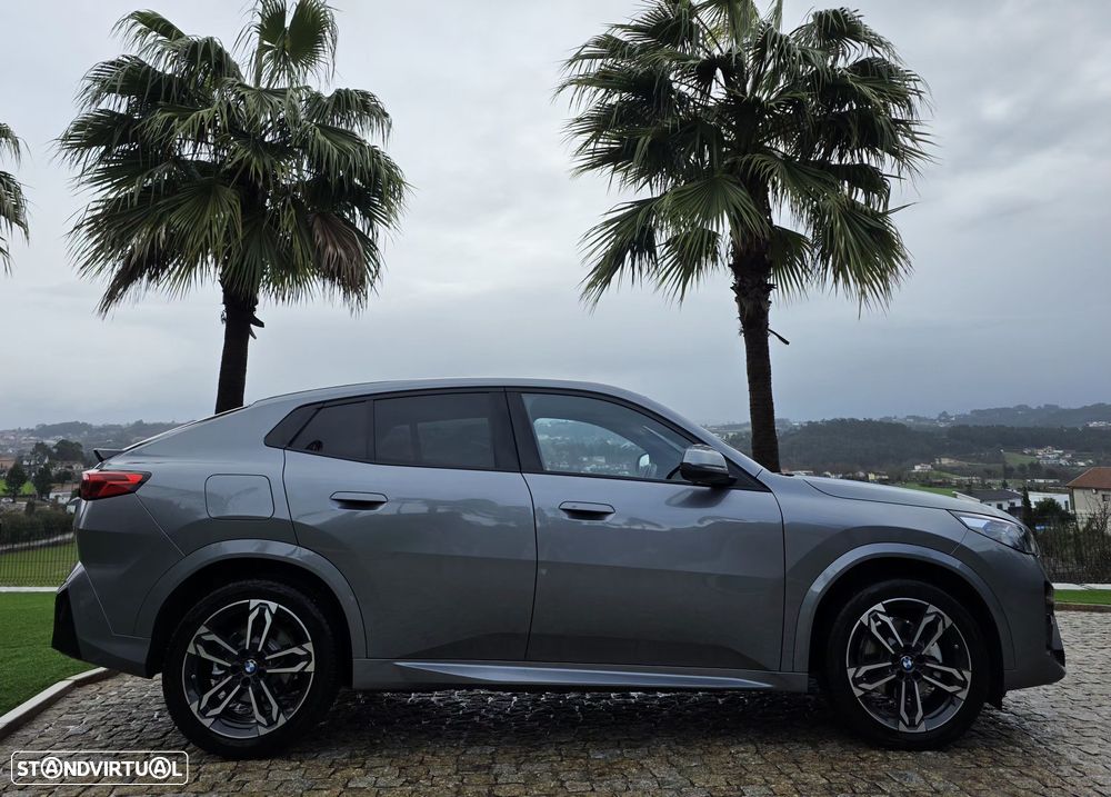 BMW iX2 eDrive20 Pack Desportivo M - 9