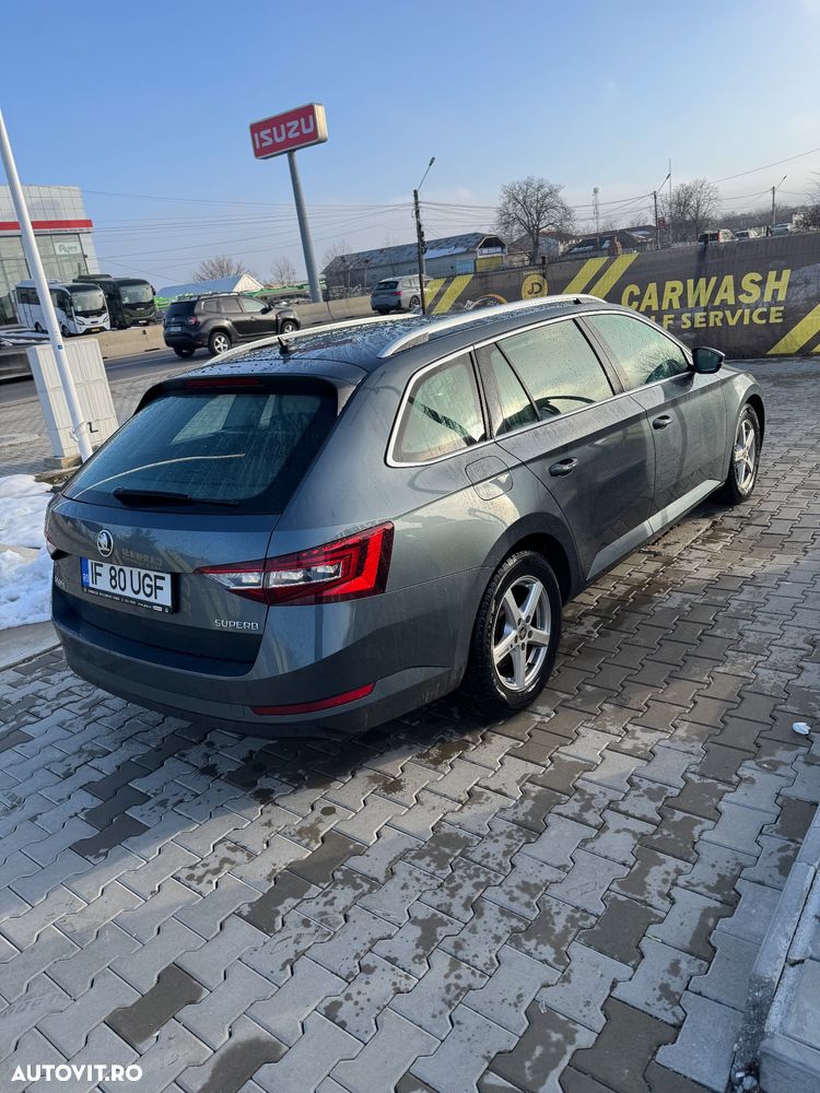 Skoda Superb 2.0 TDI DSG Style - 9