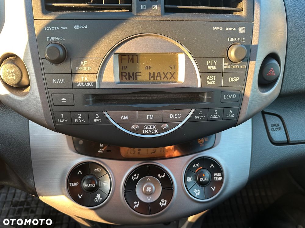 Toyota RAV4 2.2 D-4D Prestige - 7
