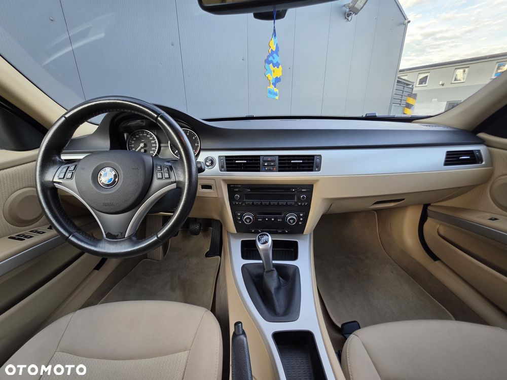 BMW Seria 3 318i - 14