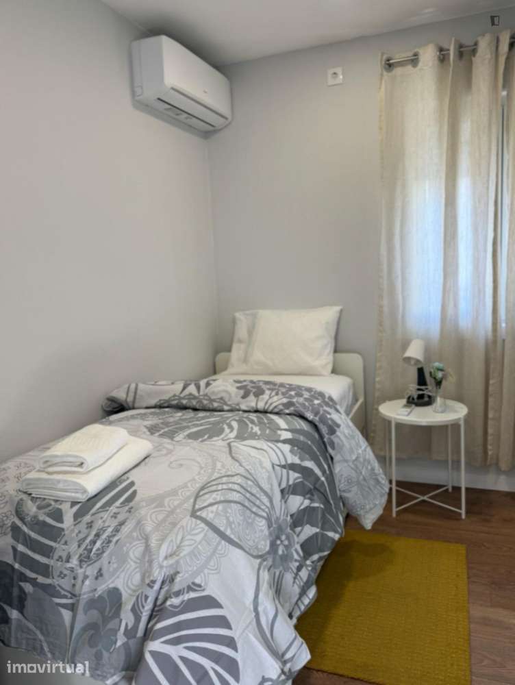 Quarto - localizado em Amadora Lisbon - Grande imagem: 2/28
