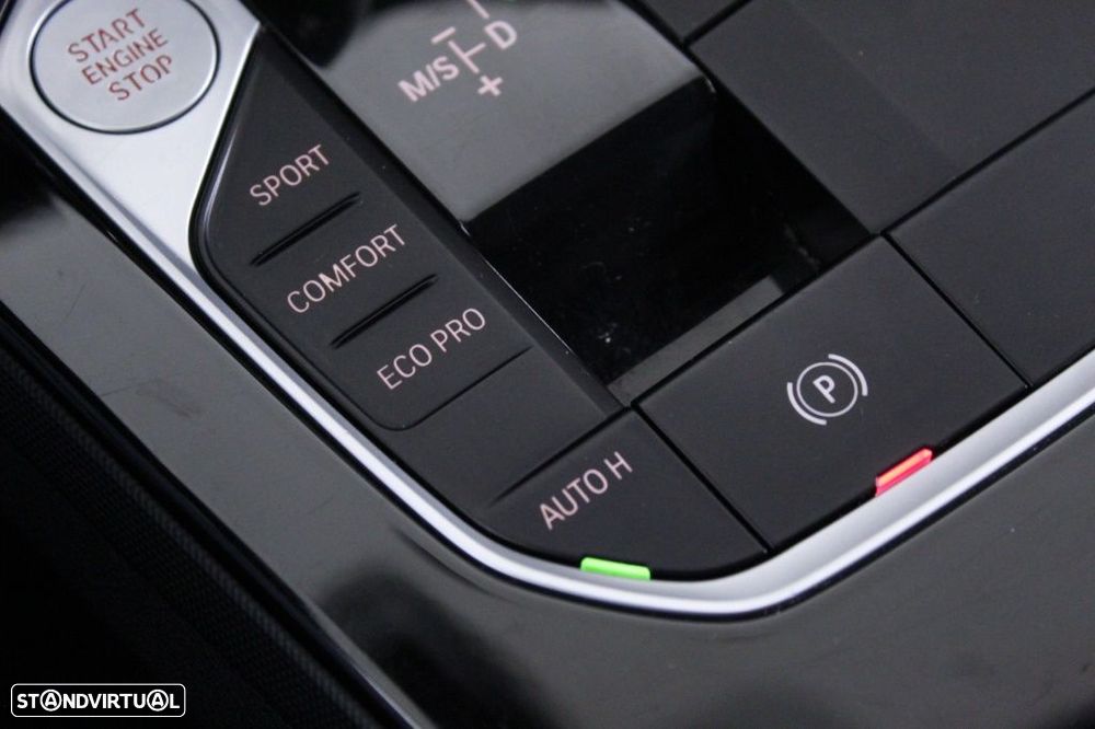 BMW 116 d Pack Desportivo M Auto - 31