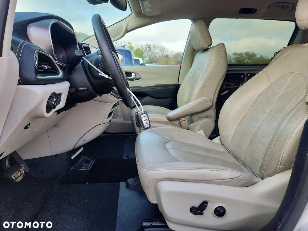 Chrysler Pacifica - 8