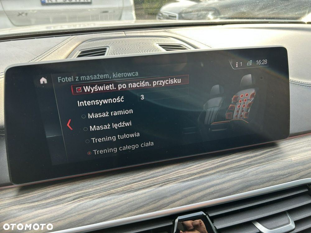 BMW Seria 5 M550i xDrive sport - 31