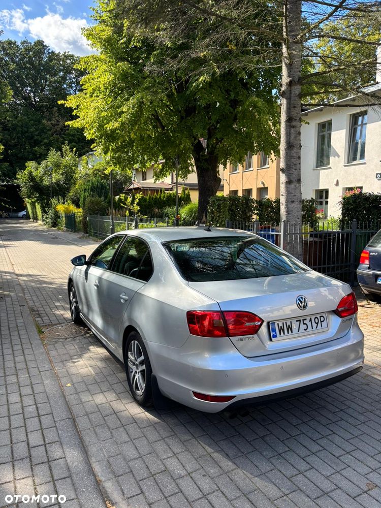 Volkswagen Jetta 2.0 TDI Highline - 1