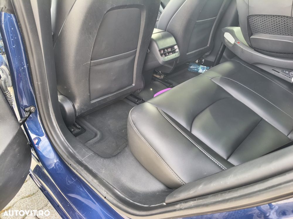 Tesla Model 3 - 11